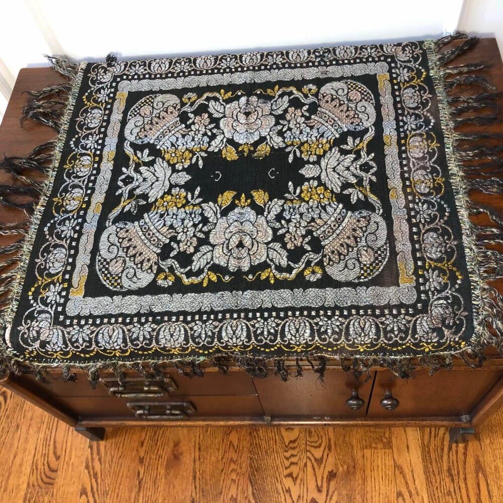 Vintage reversible lamp table scarf - Picture 7 of 10
